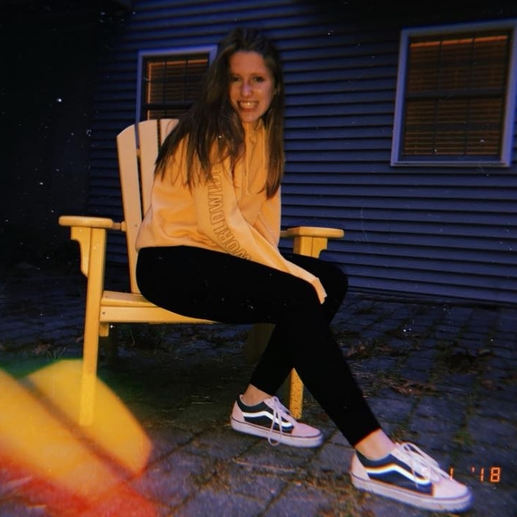 Meet your Posher, Stephanie - Picture 1 of 1